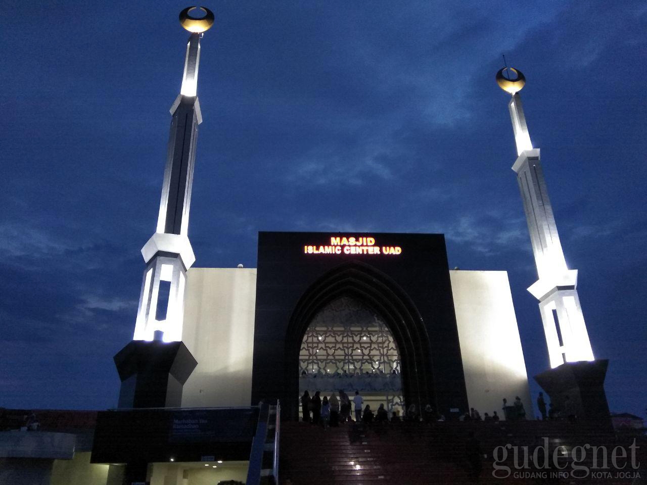2000 Takjil Gratis Selama Bulan Ramadan di Masjid Islamic Center UAD 2000 Takjil Gratis Selama Bulan Ramadan di Masjid Islamic Center UAD