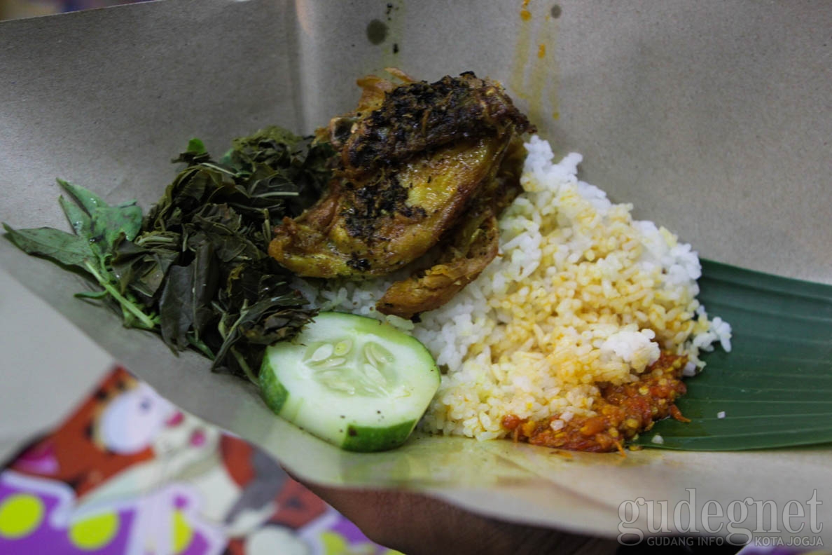 Sego Saduk Suroboyoan, Kuliner Malam yang ‘Nendang’ Sego Saduk Suroboyoan, Kuliner Malam yang ‘Nendang’