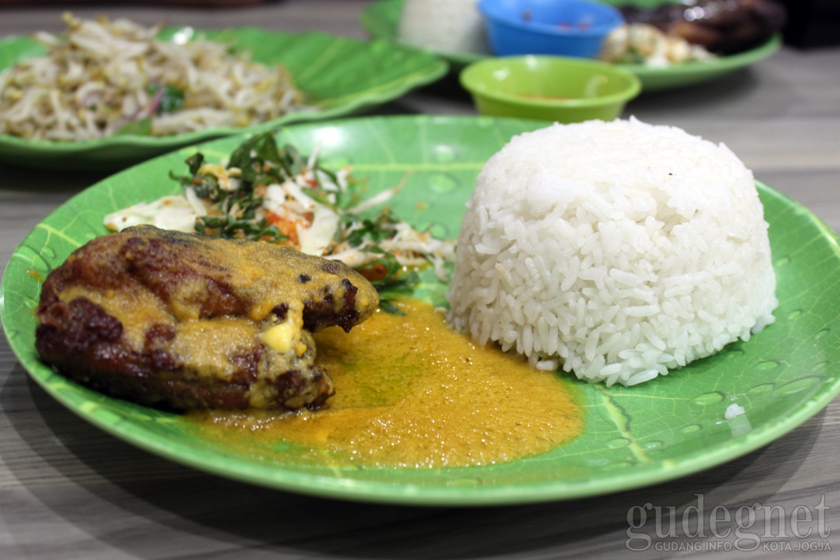 Gurihnya Ayam Goreng Telur Asin Ala Warung Mbok Marni Gurihnya Ayam Goreng Telur Asin Ala Warung Mbok Marni