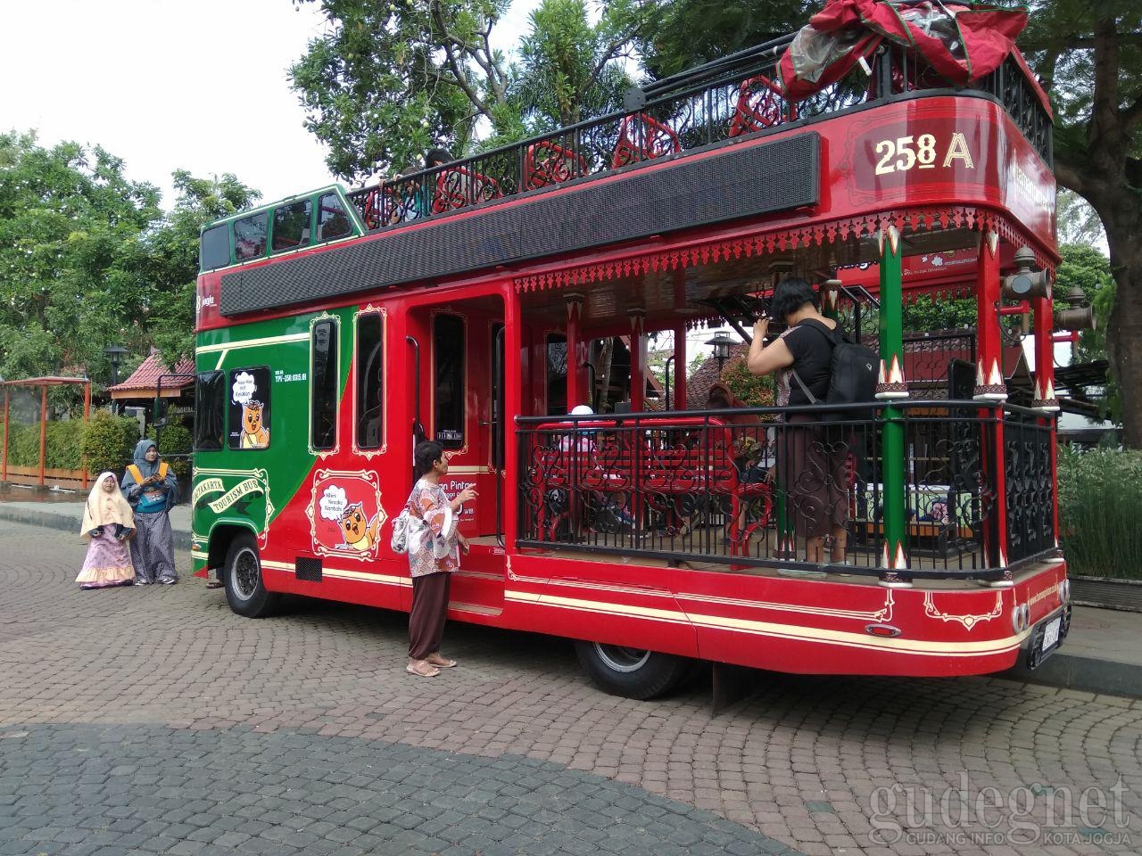 Bus Domapan Alih Fungsi Jadi Spot Foto Bus Domapan Alih Fungsi Jadi Spot Foto