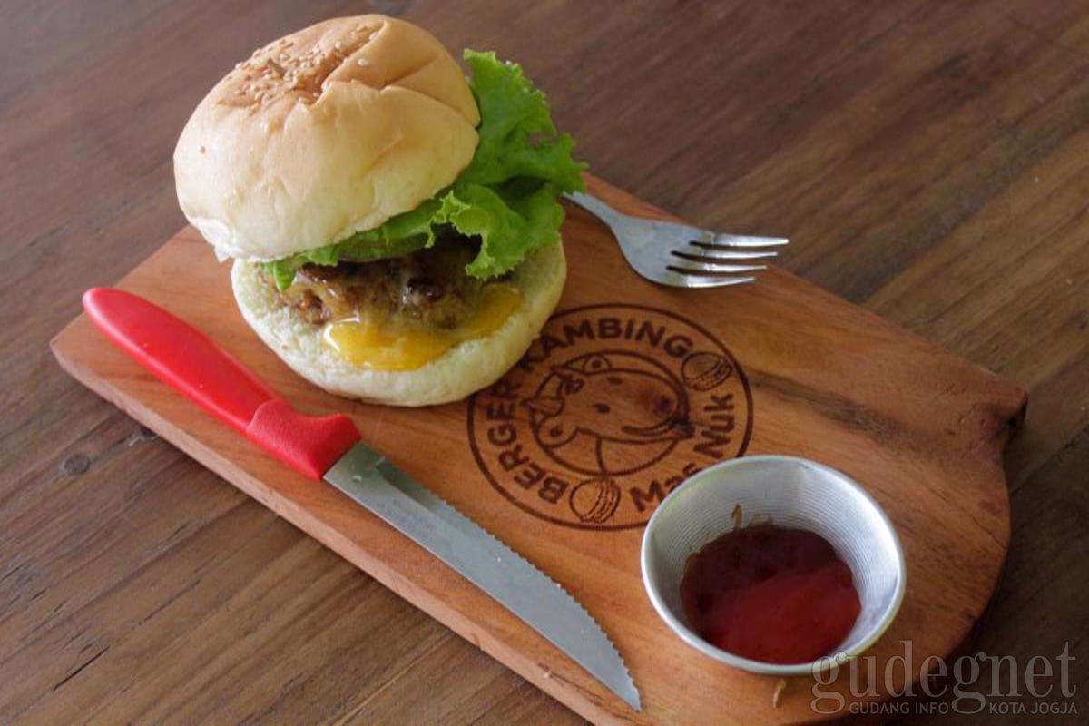 Berger Mas Nuk, Tampil Beda dengan Isian Daging Kambing Berger Mas Nuk, Tampil Beda dengan Isian Daging Kambing