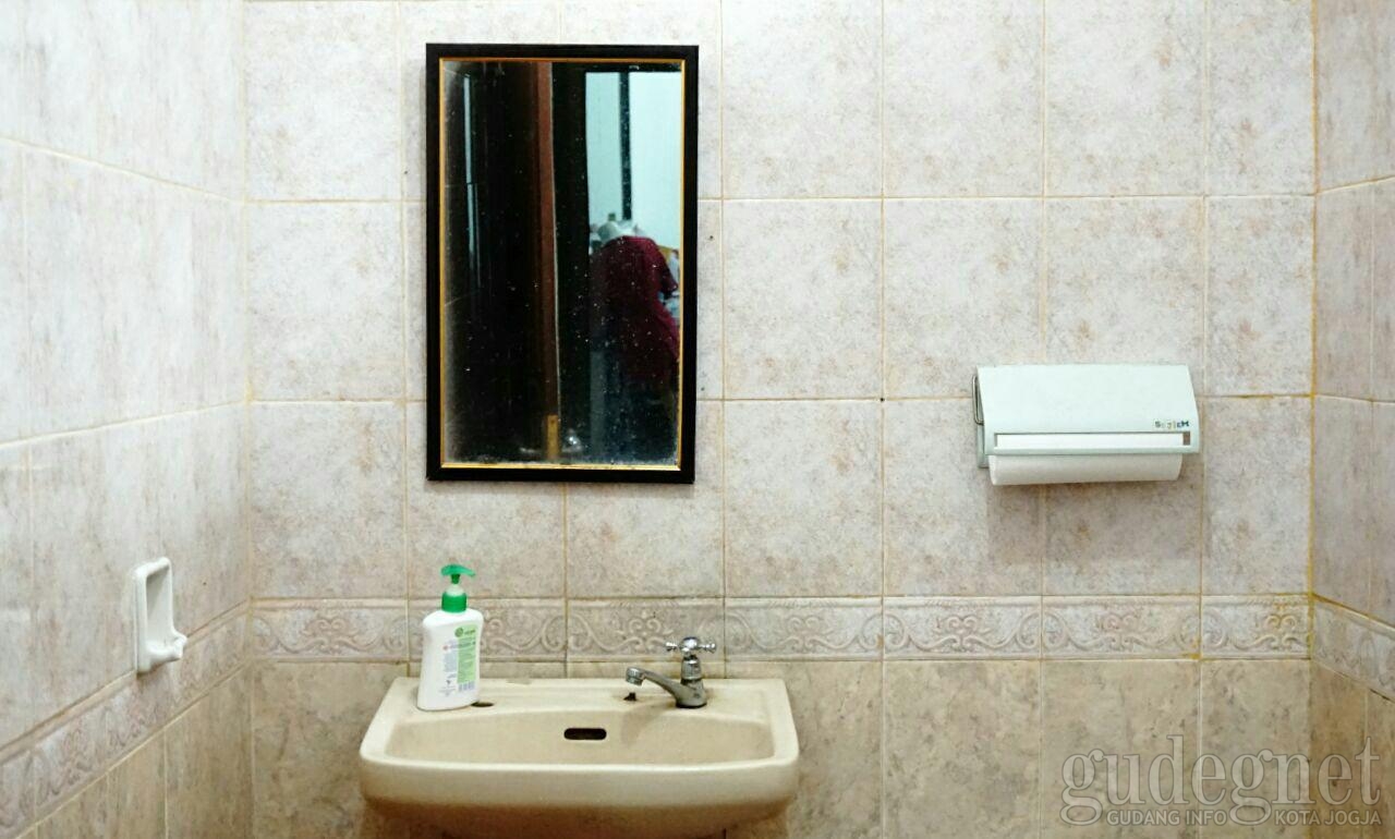 Tips Membersihkan Kerak Kamar Mandi Dengan Mudah Tips Membersihkan Kerak Kamar Mandi Dengan Mudah