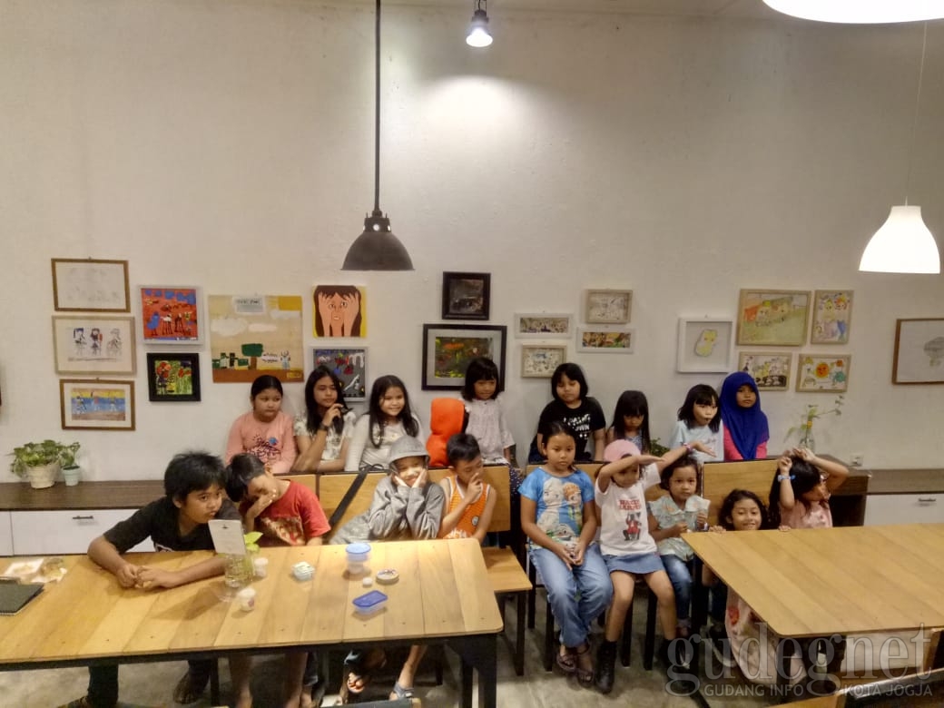 Cerita Bocah Lewat Karya Lukisan Cerita Bocah Lewat Karya Lukisan