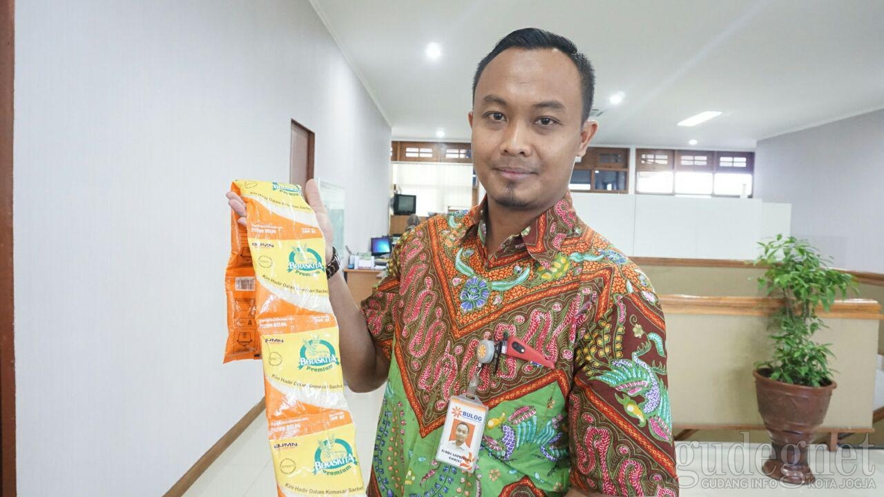 Seperti Ini, Penampakan Beras Sachet BULOG Seperti Ini, Penampakan Beras Sachet BULOG