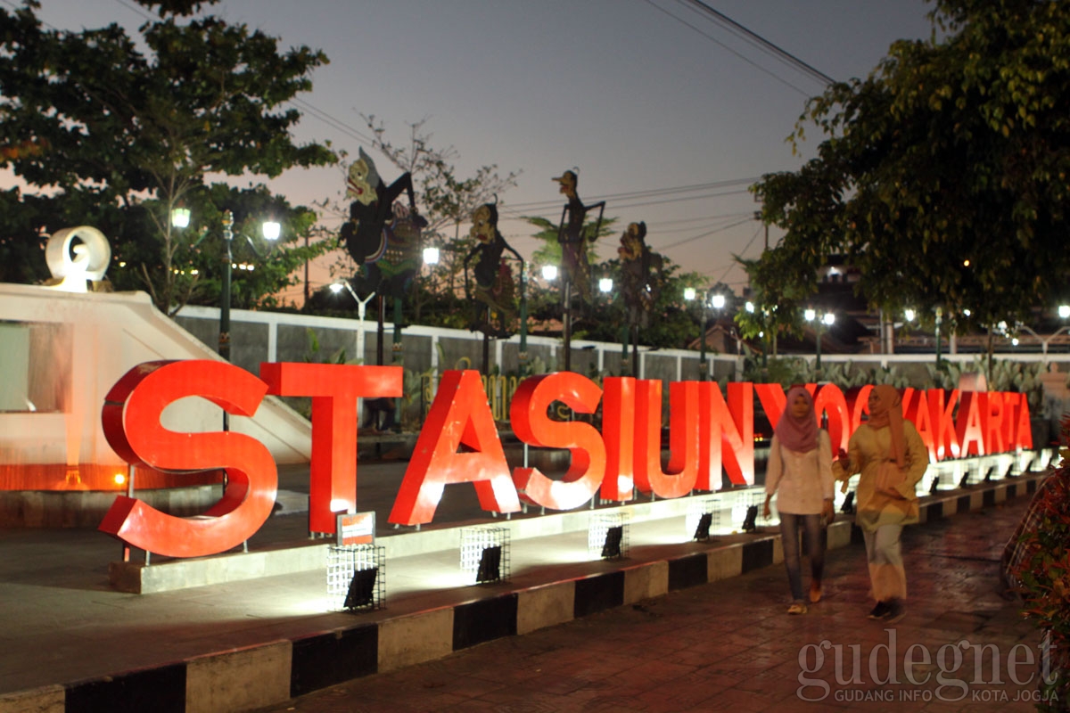 Pembangunan Ruang Publik Stasiun Tugu Sisi Timur Rampung Akhir Agustus Pembangunan Ruang Publik Stasiun Tugu Sisi Timur Rampung Akhir Agustus