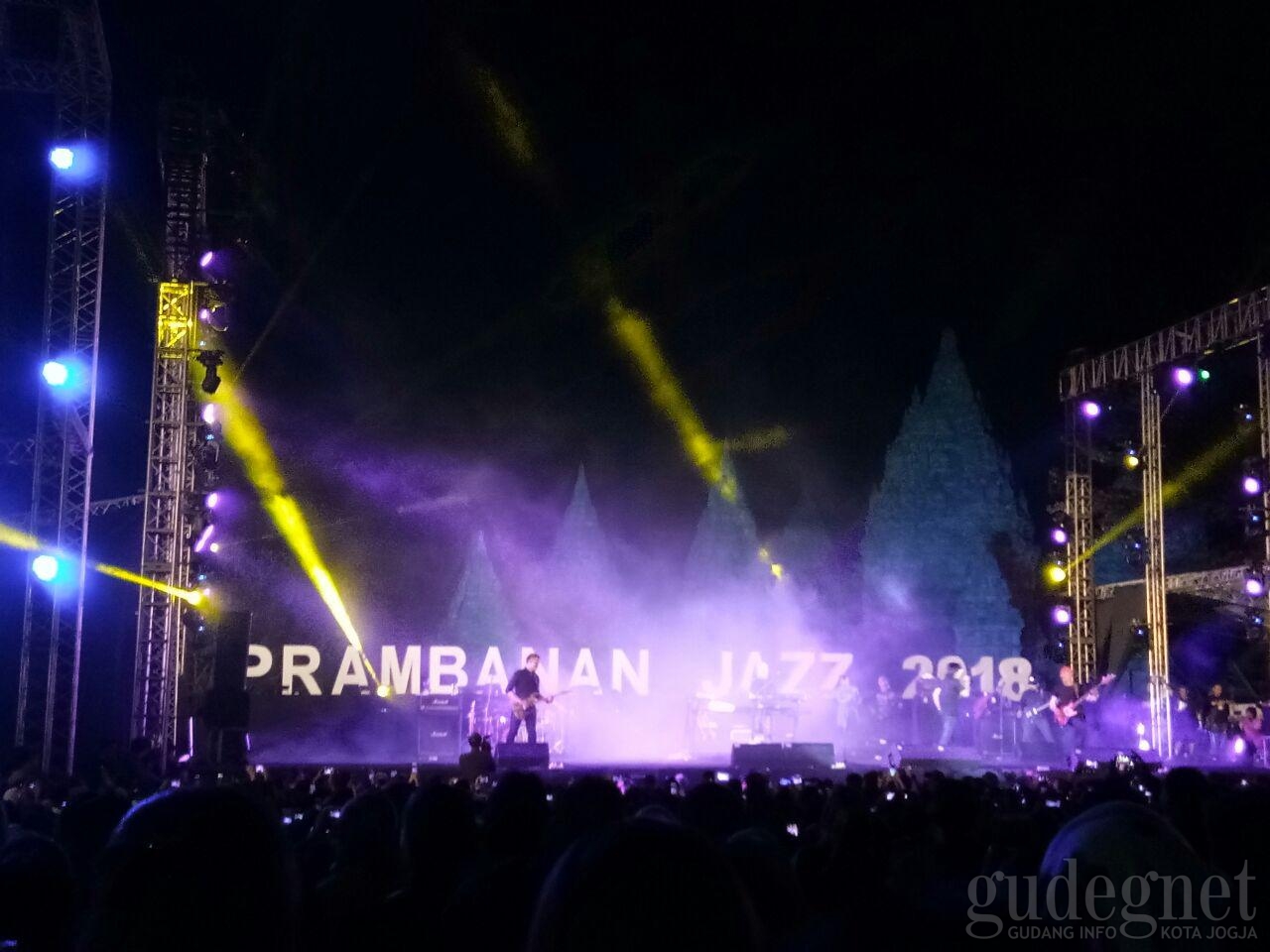 Dewa 19 ft Ari Lasso Menghentak di Special Show Prambanan Jazz 2018 Dewa 19 ft Ari Lasso Menghentak di Special Show Prambanan Jazz 2018