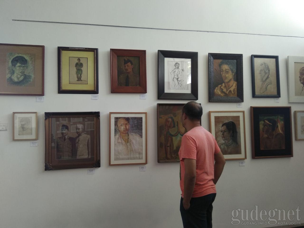 Nasirun Gelar Koleksi "Jas Merah” -nya di Indieart house Nasirun Gelar Koleksi "Jas Merah” -nya di Indieart house