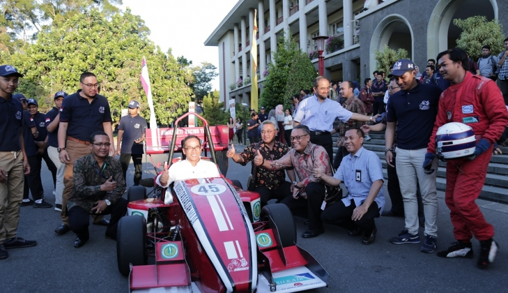 Bimasakti Racing Team UGM Siap Berlaga di Jepang Bimasakti Racing Team UGM Siap Berlaga di Jepang