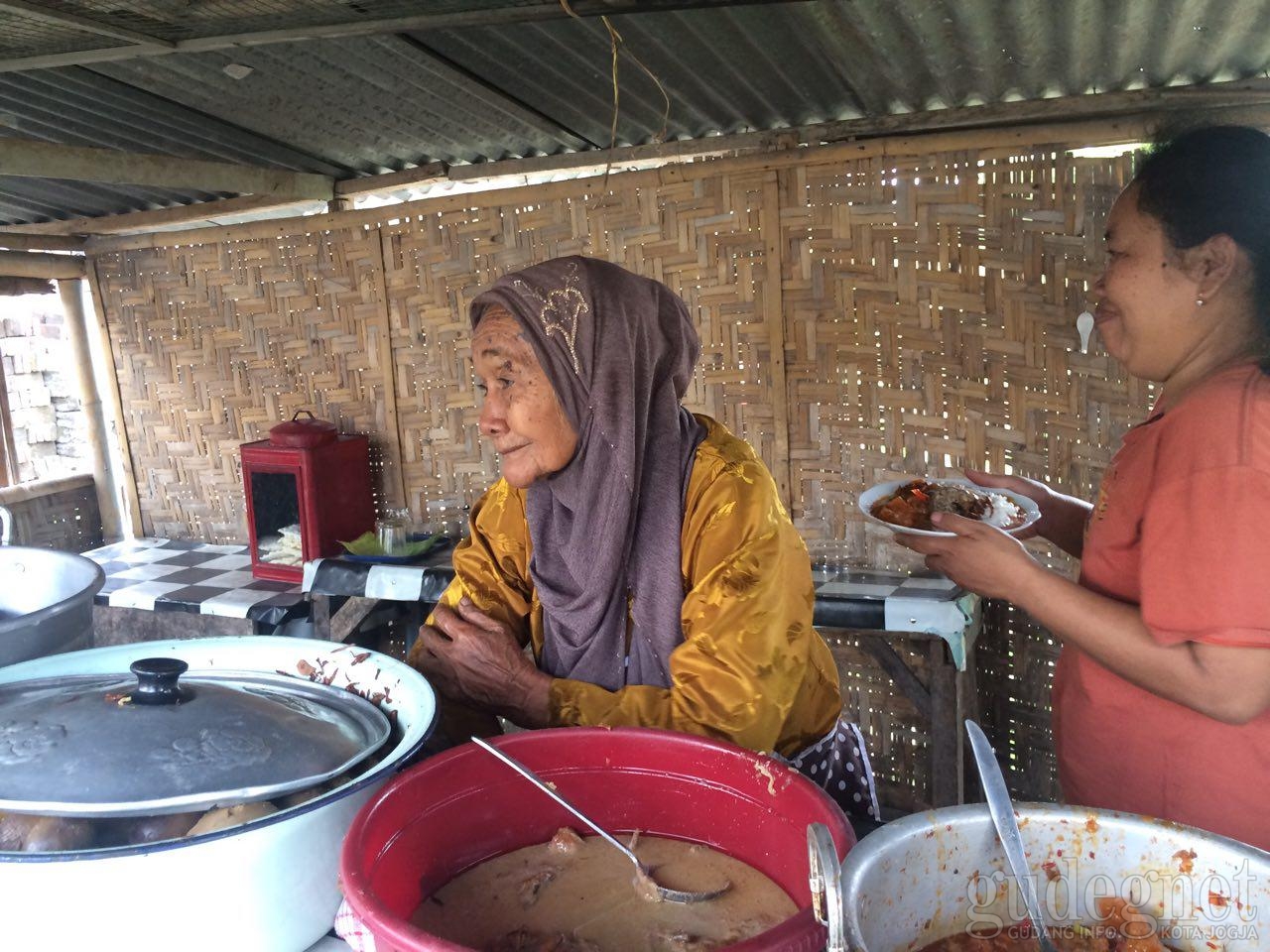 Di Usia 95 Tahun, Mbah Waginah Masih Jualan Gudeg Di Usia 95 Tahun, Mbah Waginah Masih Jualan Gudeg