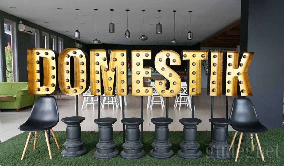 Nongkrong Asik di Domestik Coffee & Eatery Nongkrong Asik di Domestik Coffee & Eatery