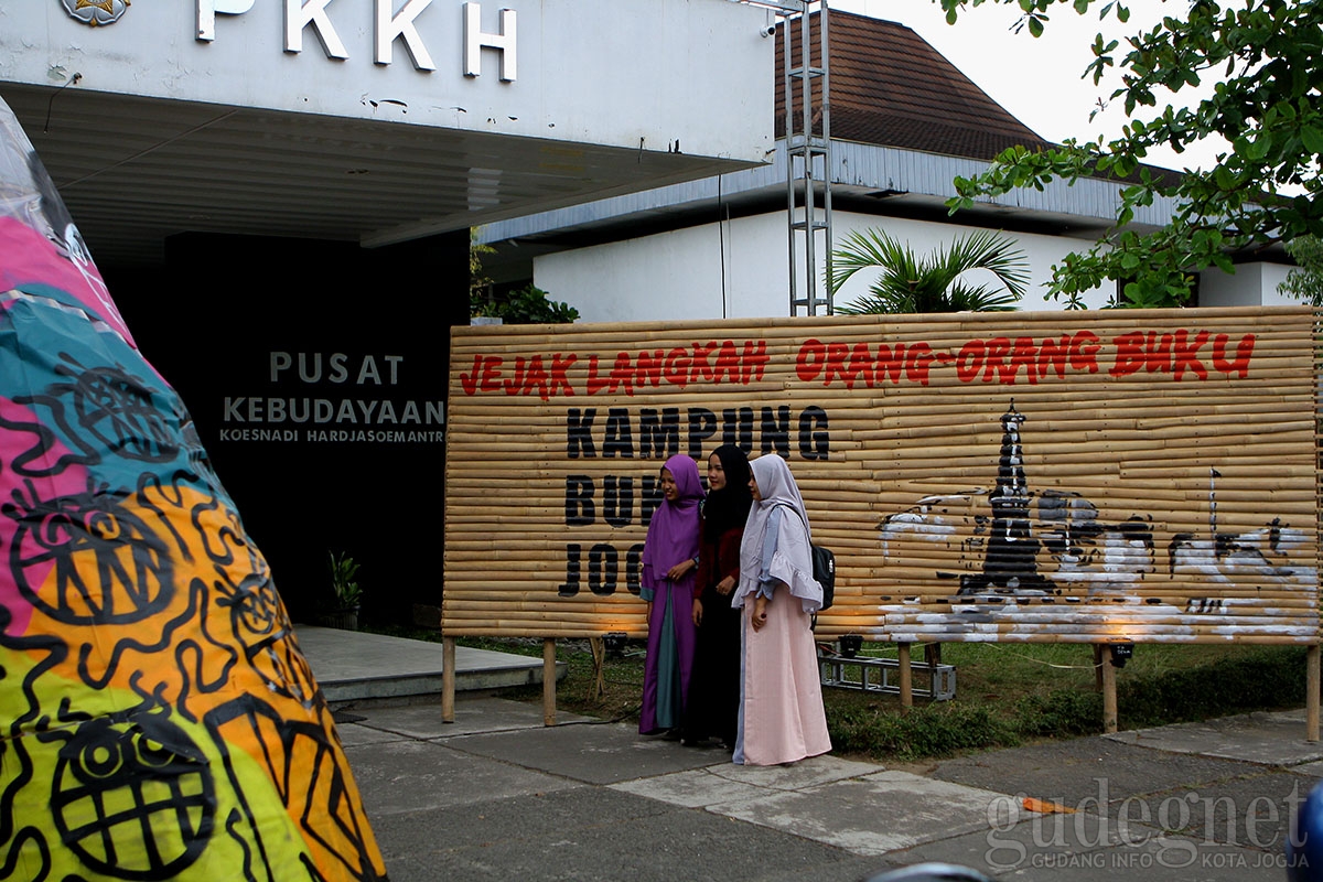 Kampung Buku Jogja PKKH UGM Kampung Buku Jogja PKKH UGM