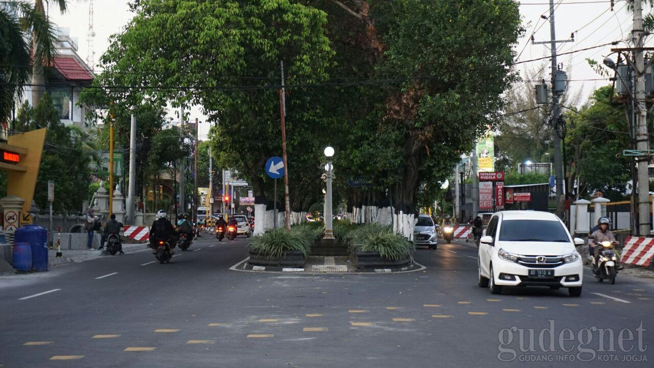 Taman Jalan Suroto Akan Dimaksimalkan Sebagai Jalur Pedestrian Taman Jalan Suroto Akan Dimaksimalkan Sebagai Jalur Pedestrian