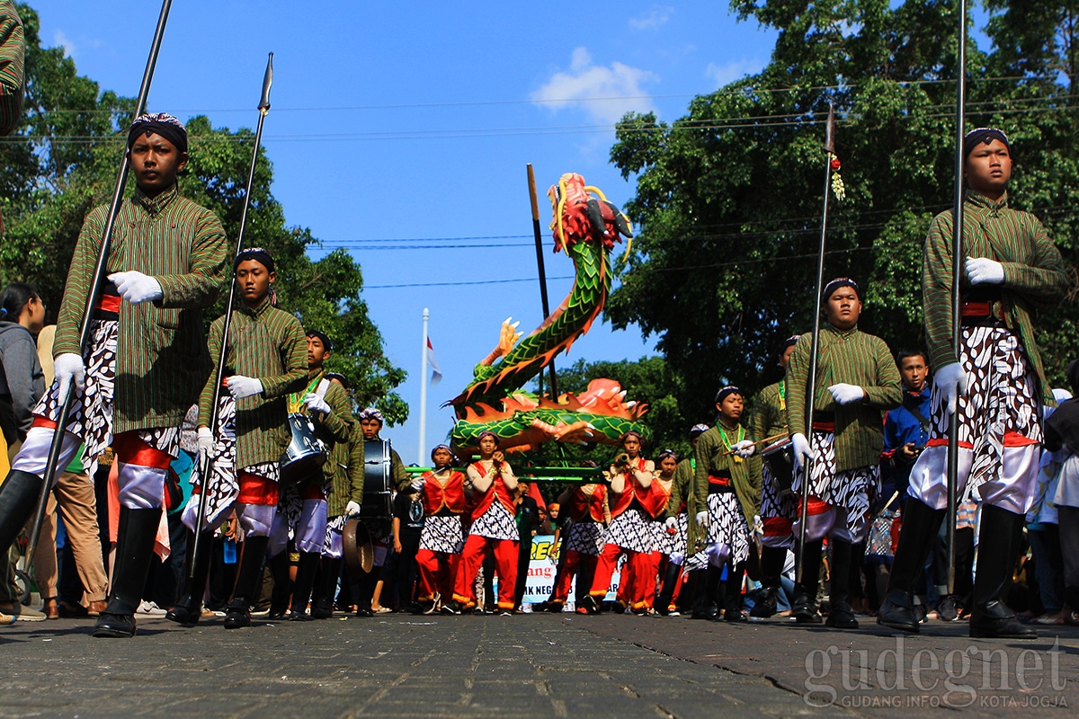 Malioboro Dipenuhi Bregada Malioboro Dipenuhi Bregada