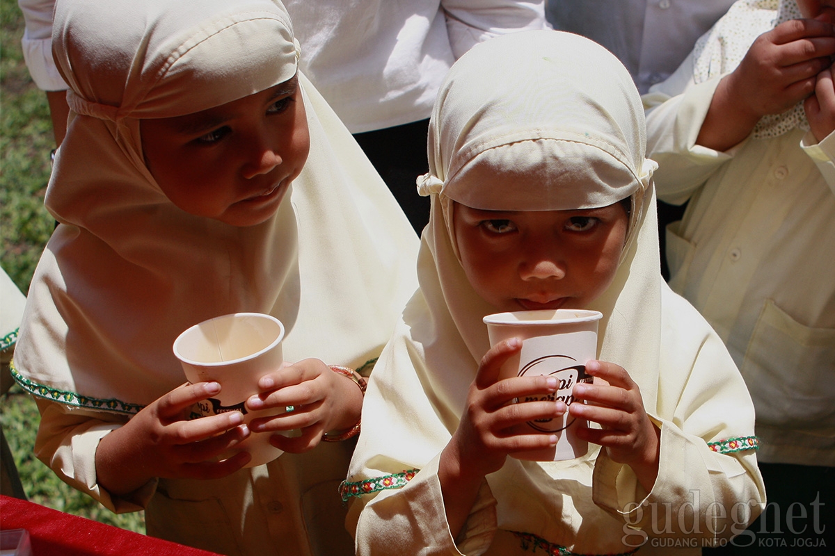 1000 Cup Kopi Ludes Jelang Siang 1000 Cup Kopi Ludes Jelang Siang