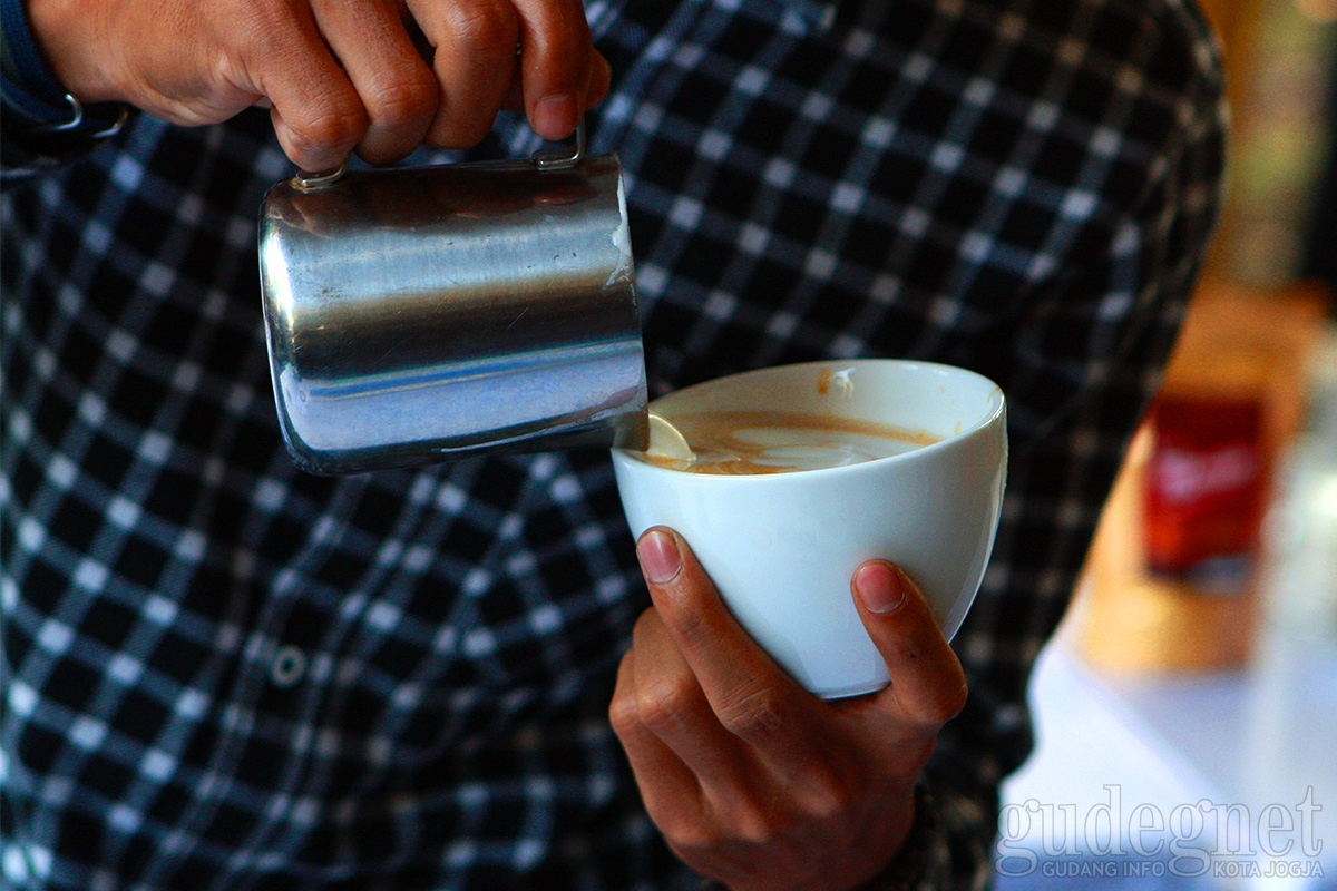Kontes Latte Art Meriahkan Festival Kopi Merapi Kontes Latte Art Meriahkan Festival Kopi Merapi
