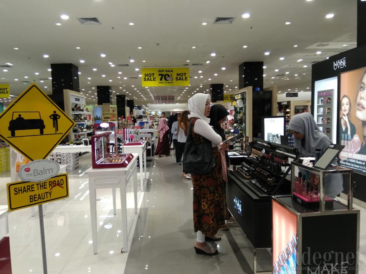 Wow, Centro Gelar Promo HOT SALE UP TO 70% + 20% OFF Wow, Centro Gelar Promo HOT SALE UP TO 70% + 20% OFF