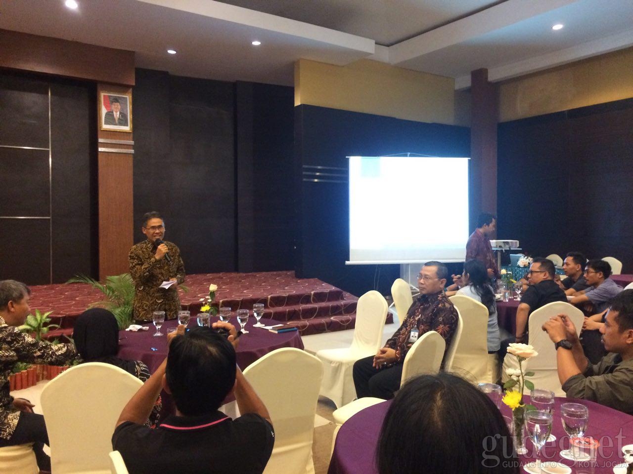 UGM Beri Keringan Biaya Kuliah untuk Mahasiswa Terdampak Bencana UGM Beri Keringan Biaya Kuliah untuk Mahasiswa Terdampak Bencana