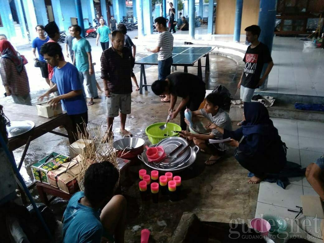 KAGAMACare Bantu Mahasiswa Sulteng di Jogja KAGAMACare Bantu Mahasiswa Sulteng di Jogja
