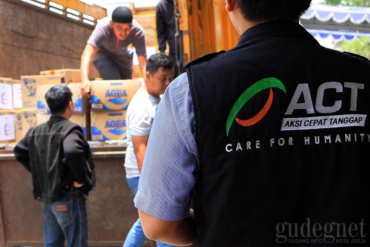 ACT Berangkatkan Bantuan Kemanusiaan Warga Yogyakarta untuk Sulawesi Tengah di UII ACT Berangkatkan Bantuan Kemanusiaan Warga Yogyakarta untuk Sulawesi Tengah di UII
