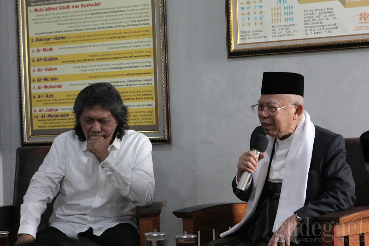Cawapres KH Ma'ruf Amin Reuni dengan Cak Nun Cawapres KH Ma'ruf Amin Reuni dengan Cak Nun