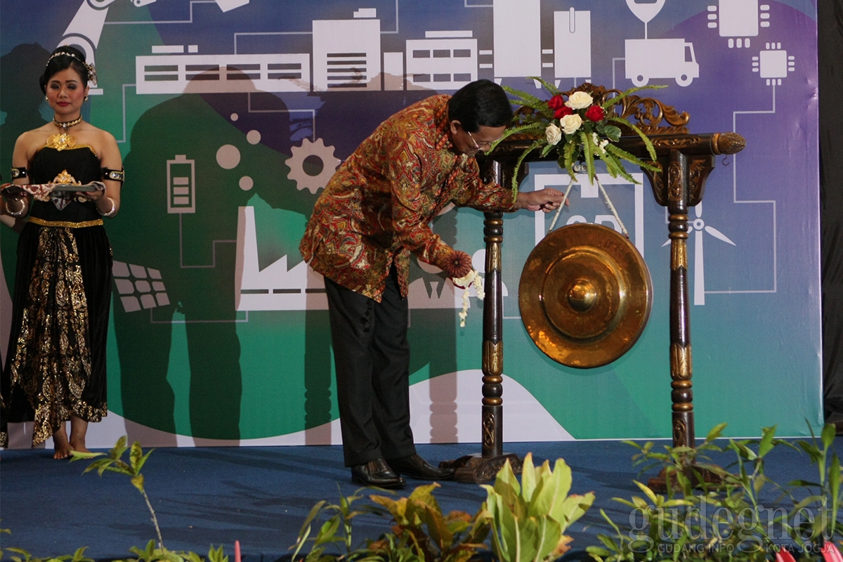 Sri Sultan HB X Membuka Munresbang 2018 Regional Jawa-Bali di Hotel Hyatt Yogyakarta Sri Sultan HB X Membuka Munresbang 2018 Regional Jawa-Bali di Hotel Hyatt Yogyakarta