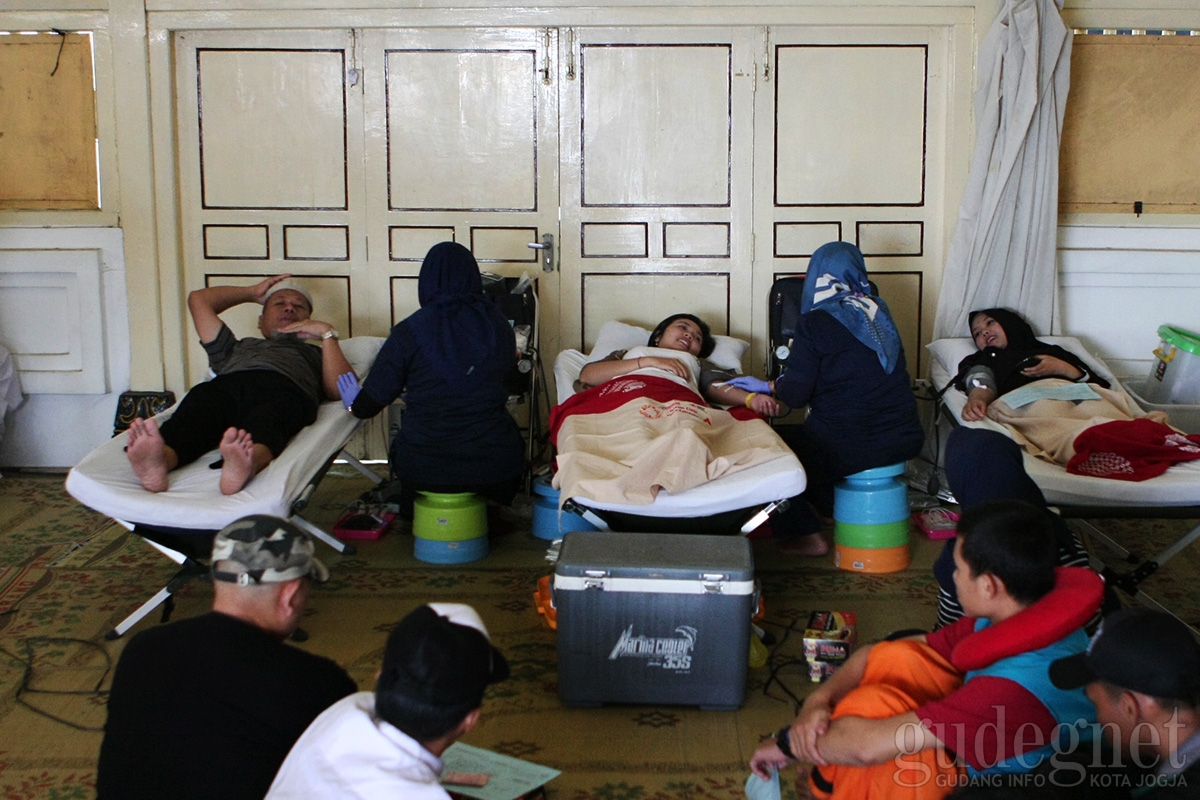 Muslim United Gelar Donor Darah di Masjid Gedhe Kauman Muslim United Gelar Donor Darah di Masjid Gedhe Kauman