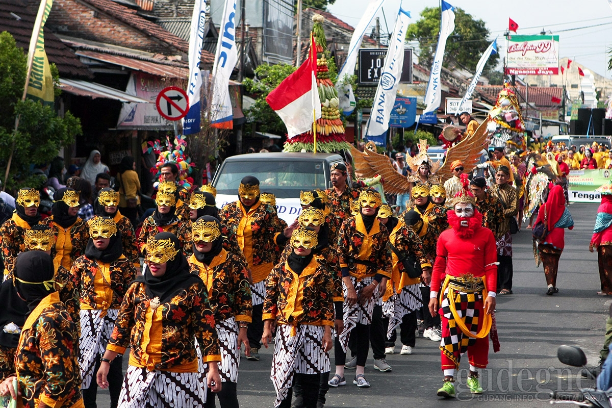 Grebeg Pasar 2018: Bukti Masih Eksisnya Pasar Tradisional Grebeg Pasar 2018: Bukti Masih Eksisnya Pasar Tradisional