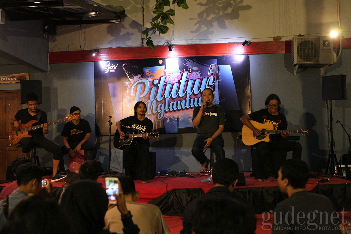 Letto Band Prakarsai Pitutur Ngelantur di Basecampnya Letto Band Prakarsai Pitutur Ngelantur di Basecampnya