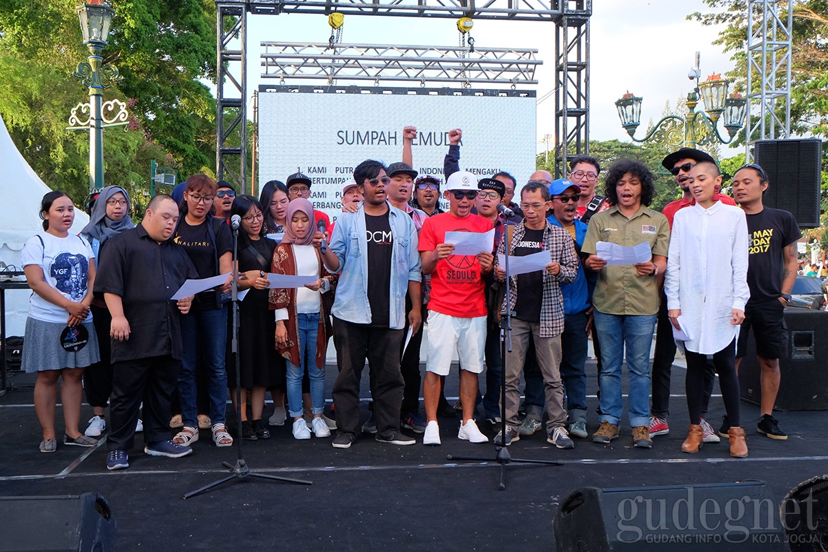 We The Youth dan Komunitas Gayam 16 Gelar Sumpah Pemuda Serentak 10 Kota di Indonesia. We The Youth dan Komunitas Gayam 16 Gelar Sumpah Pemuda Serentak 10 Kota di Indonesia.