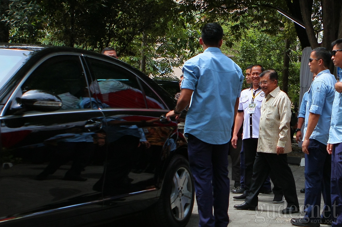 Wapres Jusuf Kalla Ajak Mahasiswa Jadi Entrepreneur Wapres Jusuf Kalla Ajak Mahasiswa Jadi Entrepreneur