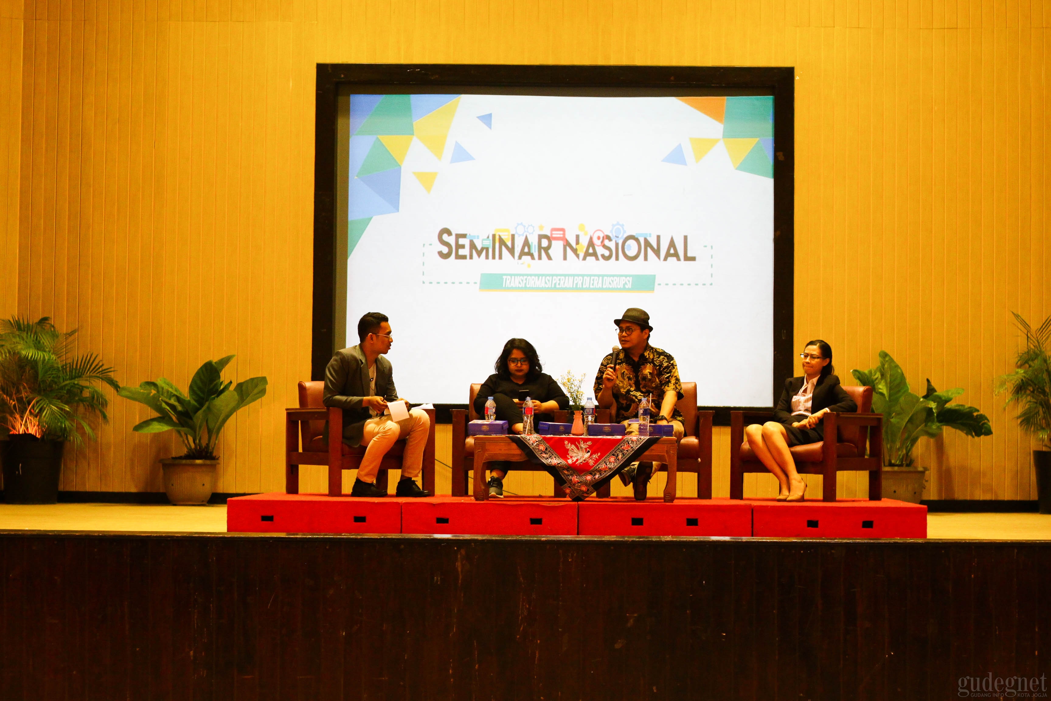 Ilkom UNY Gelar Seminar Nasional Tentang Public Relation Ilkom UNY Gelar Seminar Nasional Tentang Public Relation