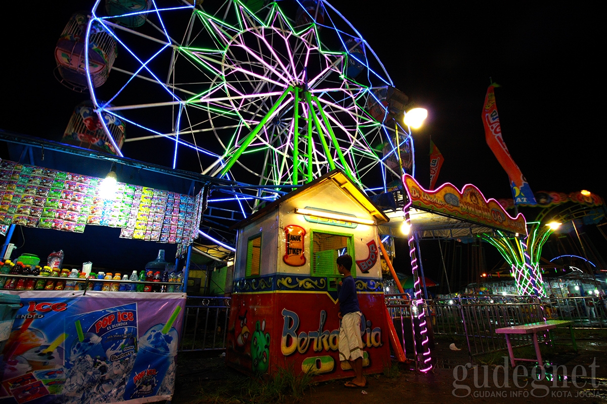 Yuk Nyobain.....Wahana Seru di Pasar Malam Sekaten Yuk Nyobain.....Wahana Seru di Pasar Malam Sekaten