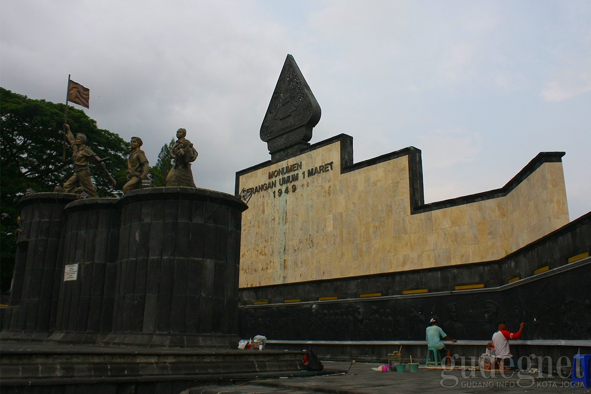 Relief Monumen Serangan Umum 1 Maret Alami Perawatan Rutin Relief Monumen Serangan Umum 1 Maret Alami Perawatan Rutin
