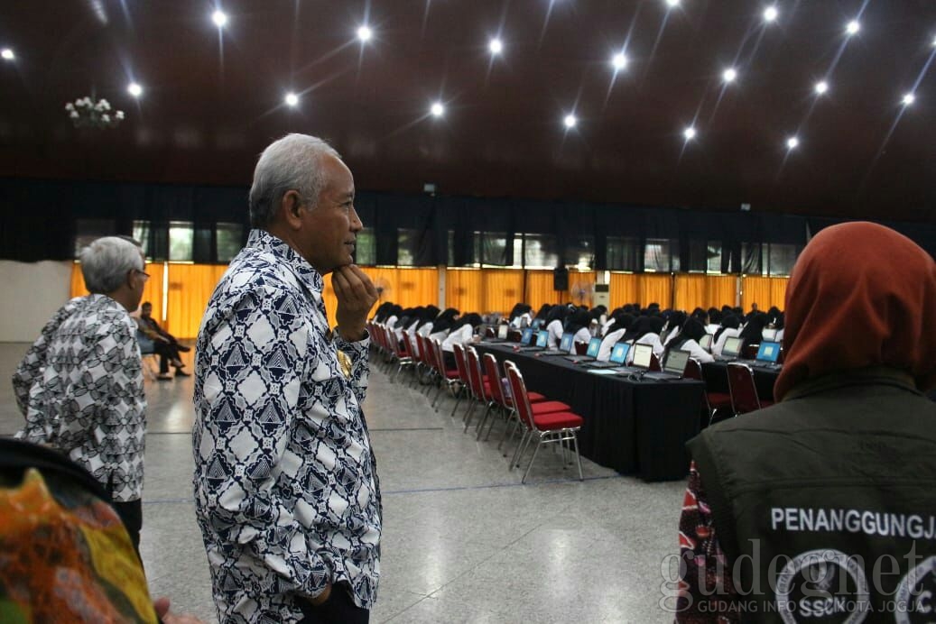 Bupati Pantau Tes CPNS Hari Kedua Bupati Pantau Tes CPNS Hari Kedua