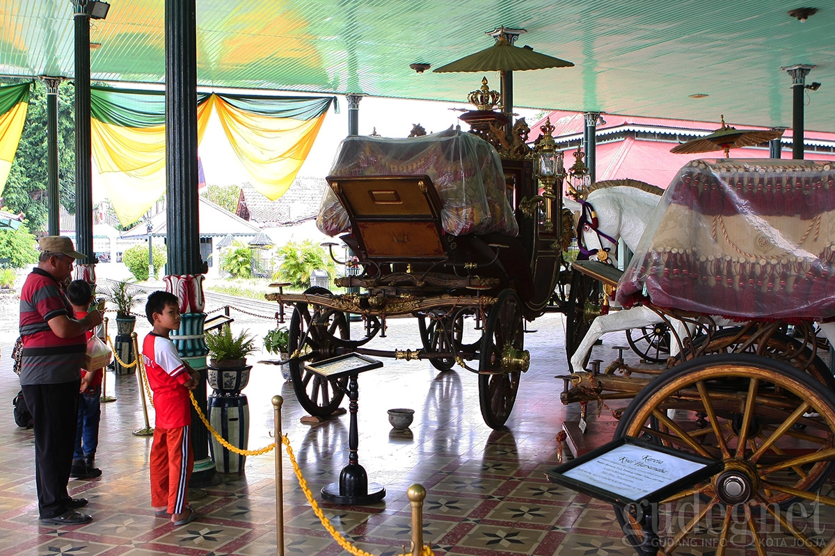 Kraton Gelar Pameran Benda Pusaka di Bangsal Siti Hinggil Kraton Gelar Pameran Benda Pusaka di Bangsal Siti Hinggil