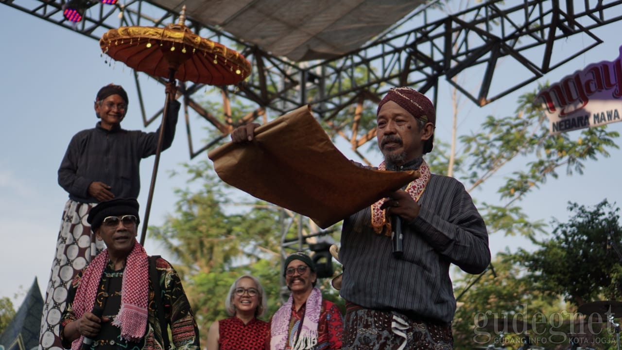 Dari Superman Hingga Den Baguse Ngarso Ramaikan Pembukaan Ngayogjazz 2018 Dari Superman Hingga Den Baguse Ngarso Ramaikan Pembukaan Ngayogjazz 2018