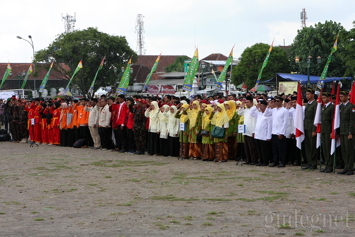 Ribuan Hadiri Apel Akbar Milad Muhammadiyah ke-106 Ribuan Hadiri Apel Akbar Milad Muhammadiyah ke-106