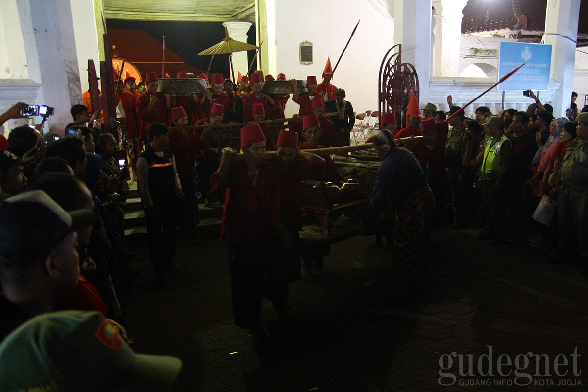 Kondur Gongso Tandai Berakhirnya Pasar Malam Sekaten Kondur Gongso Tandai Berakhirnya Pasar Malam Sekaten