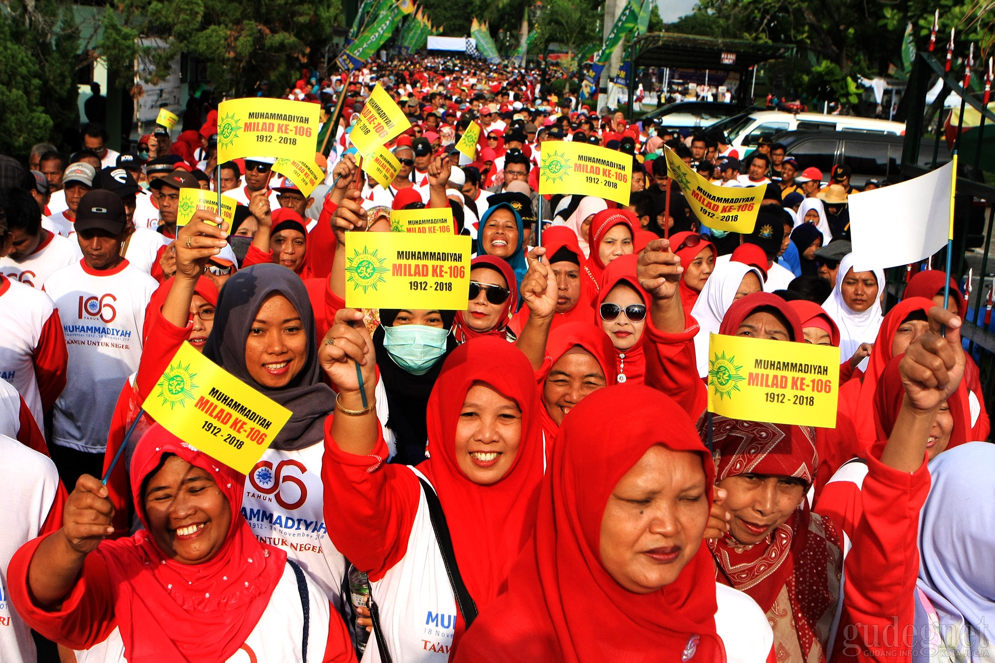 Ribuan Warga Muhammadiyah Ikuti Jalan Sehat dan Donor Darah Ribuan Warga Muhammadiyah Ikuti Jalan Sehat dan Donor Darah