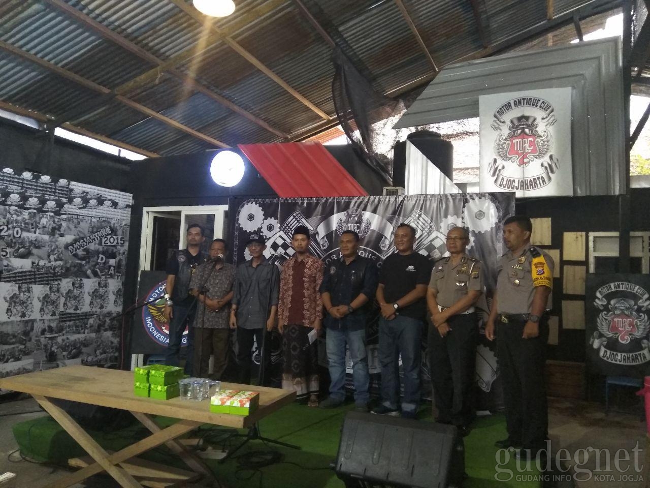 Komunitas Motor Antik Resmikan Sekretariat Barunya bersama Anak Yatim Komunitas Motor Antik Resmikan Sekretariat Barunya bersama Anak Yatim
