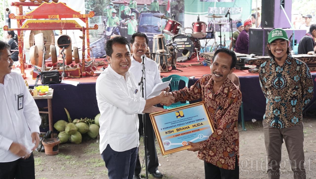 Kementerian PUPR Beri Penghargaan Untuk KSM Brama Muda Kementerian PUPR Beri Penghargaan Untuk KSM Brama Muda
