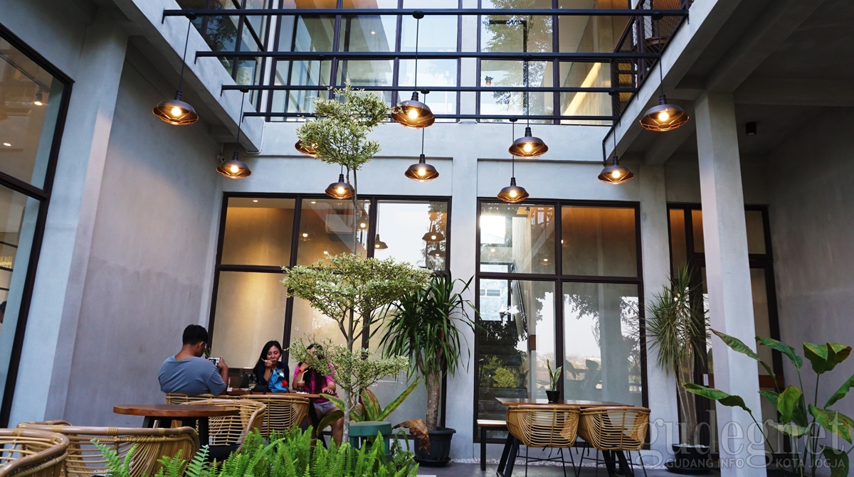 Estuary Cafe: Suasana Mewah dan Hijau di Kali Code Estuary Cafe: Suasana Mewah dan Hijau di Kali Code