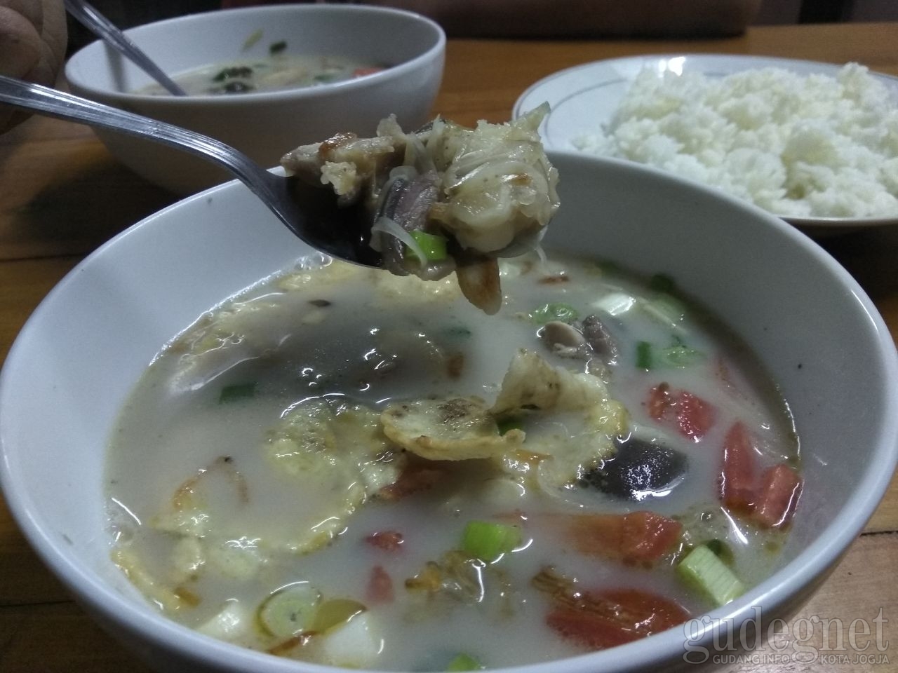 Menikmati Kehangatan Malam di Semangkuk Sop Kaki Kambing Haji Amir Menikmati Kehangatan Malam di Semangkuk Sop Kaki Kambing Haji Amir