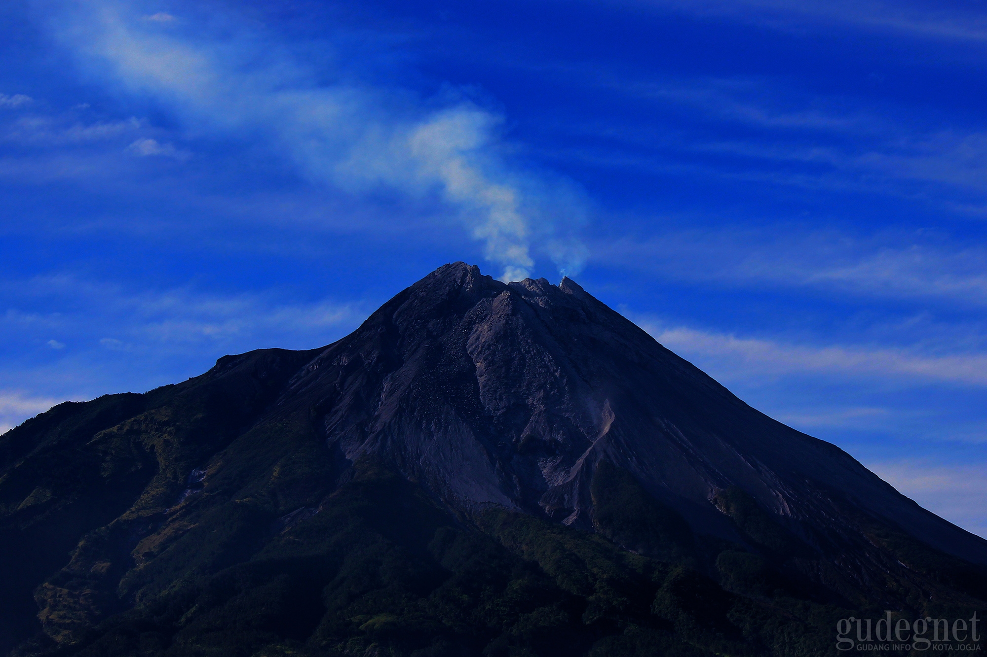 Terjadi Kembali Guguran Lava Tadi Malam, Merapi Tetap Aman