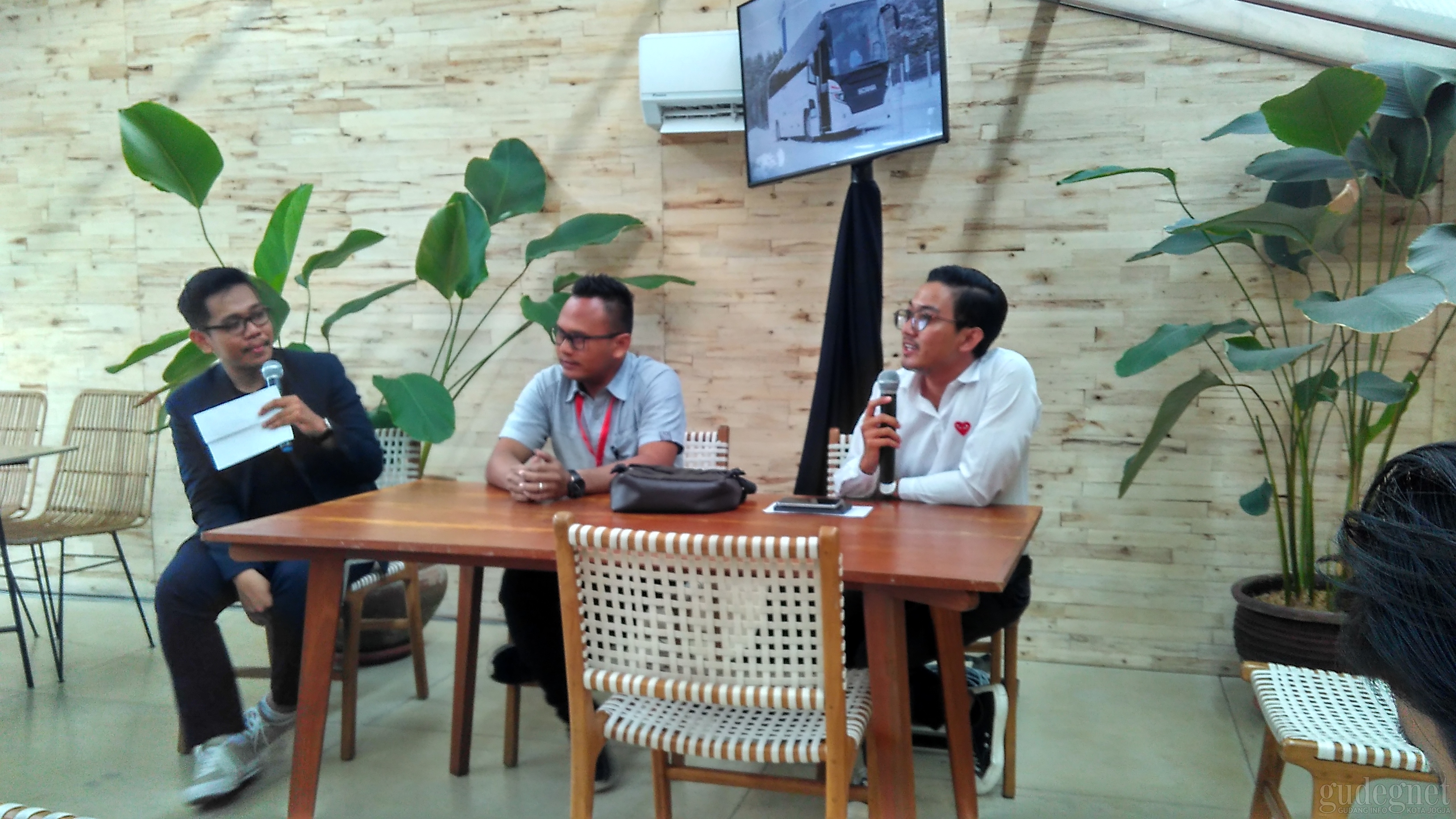 Mezzanine First Anniversary akan Menampilkan Musisi Abdul & The Coffe Theory Mezzanine First Anniversary akan Menampilkan Musisi Abdul & The Coffe Theory