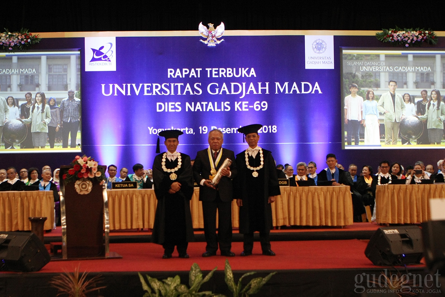 Menteri PUPR Terima HB IX Award Menteri PUPR Terima HB IX Award
