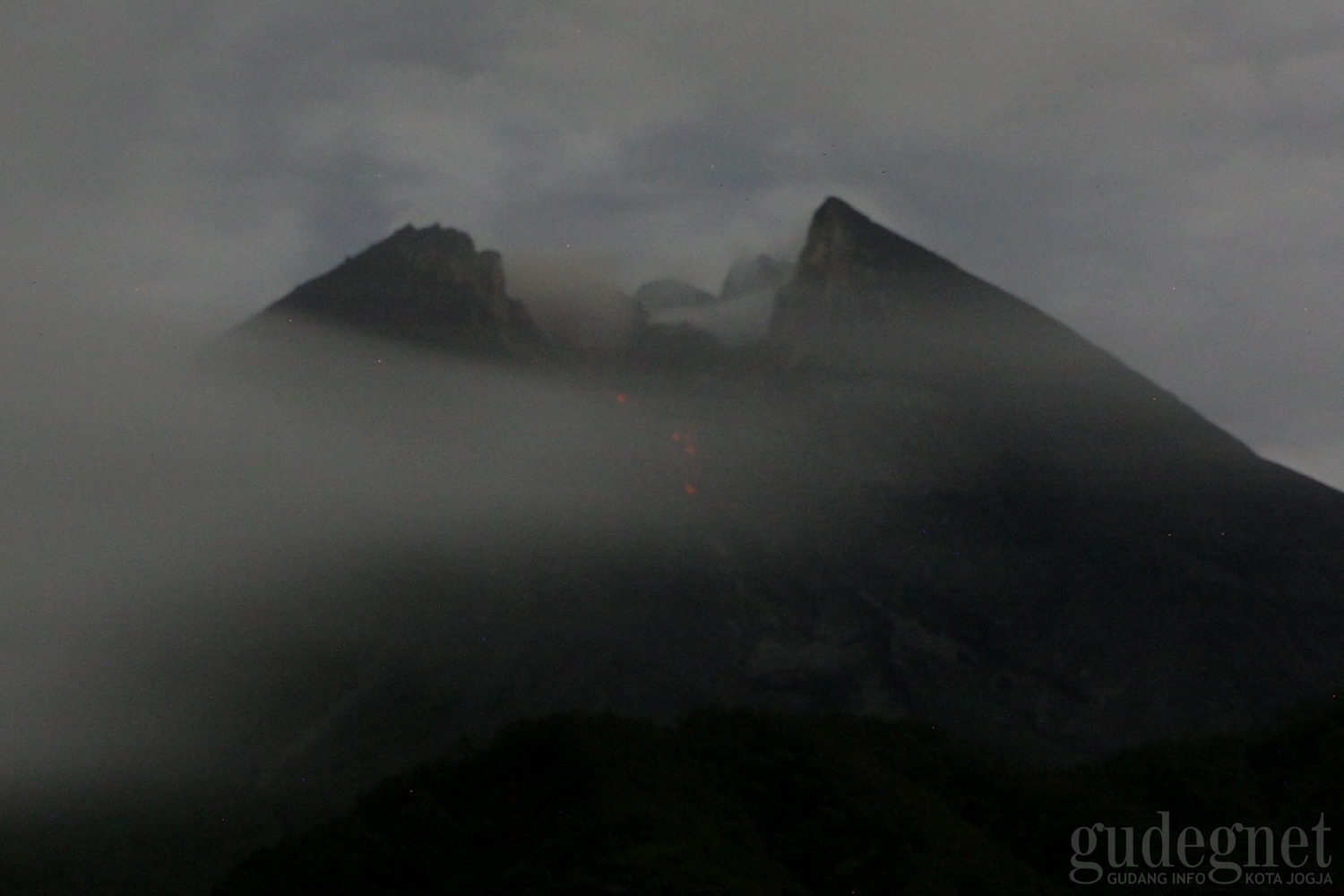 Guguran Lava Merapi Kembali Terjadi,Situasi Tetap Aman Guguran Lava Merapi Kembali Terjadi,Situasi Tetap Aman