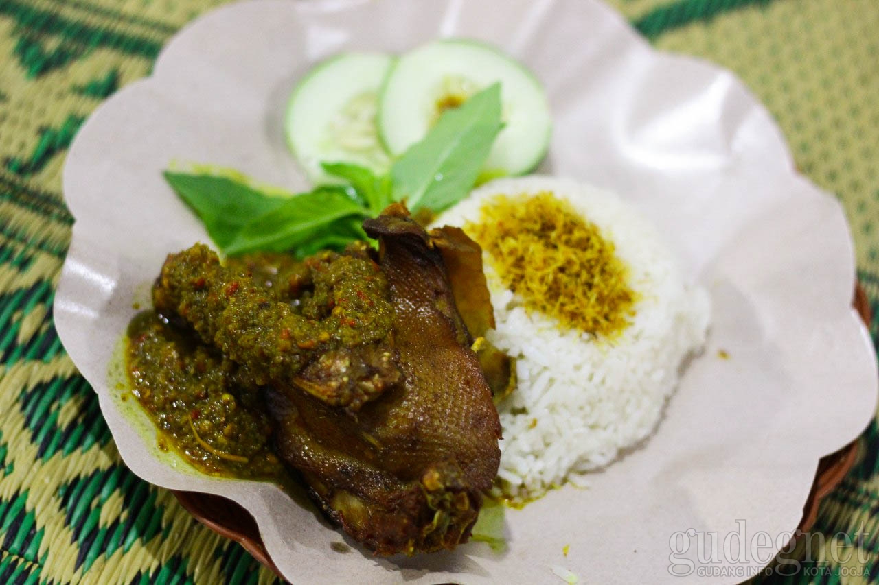 Bebek Tepi Jalan Bumbu Hitam, Rempahnya Bikin Ngidam Bebek Tepi Jalan Bumbu Hitam, Rempahnya Bikin Ngidam