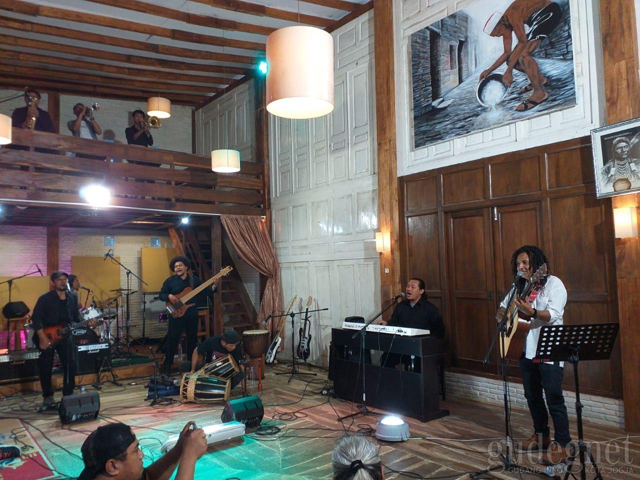 Kolaborasi Musisi, Penulis dan Pelukis Lahirkan Album Celeng Dhegleng Kolaborasi Musisi, Penulis dan Pelukis Lahirkan Album Celeng Dhegleng