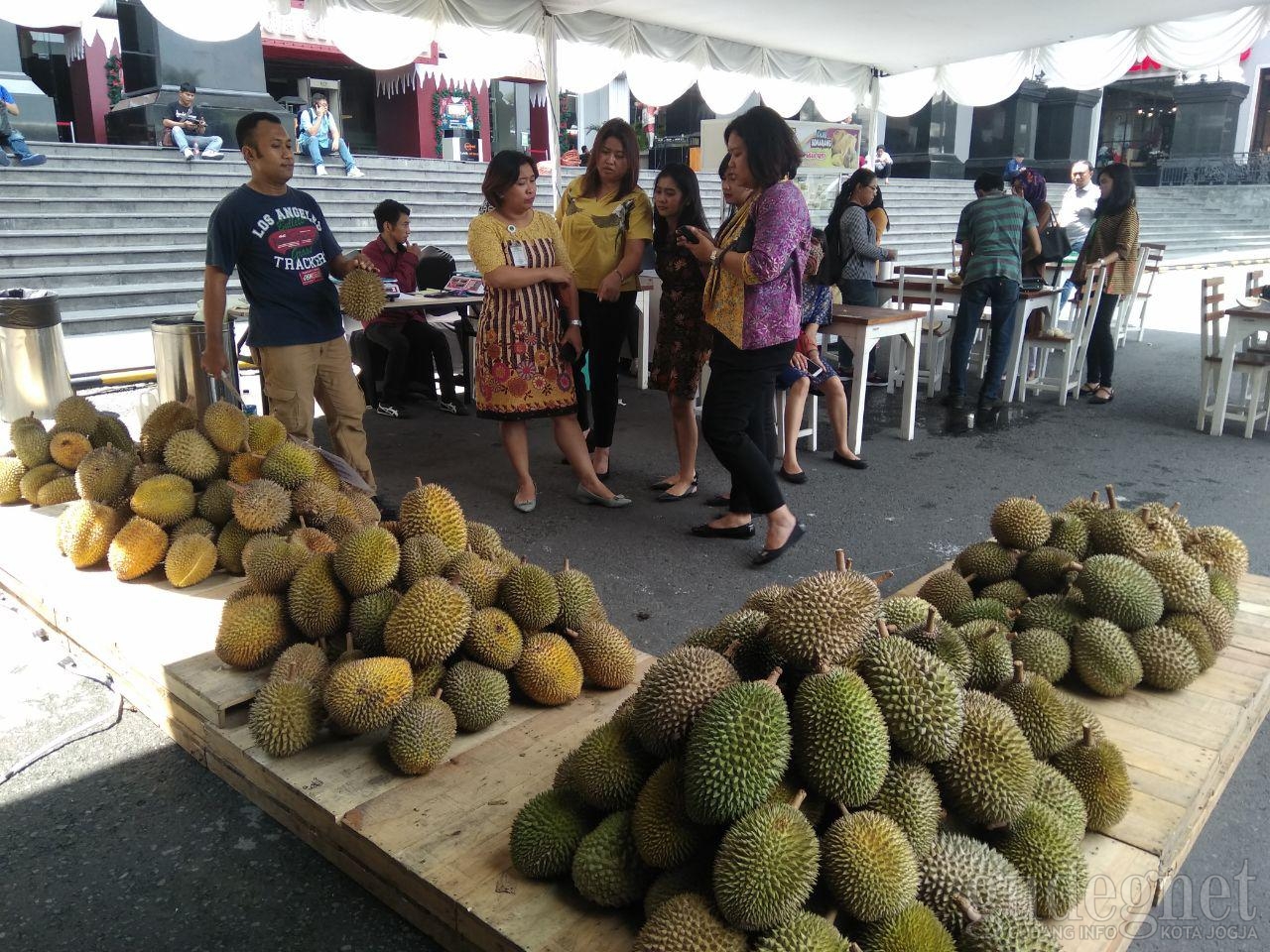 Legitnya Durian Ketan Pikat Pengunjung Festival Durian di JCM Legitnya Durian Ketan Pikat Pengunjung Festival Durian di JCM